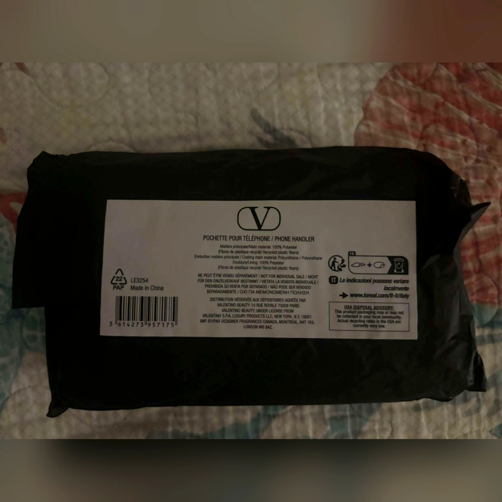 ✨NEW!✨ VALENTINO BLACK PHONE PURSE HANDLER - Picture 17 of 17